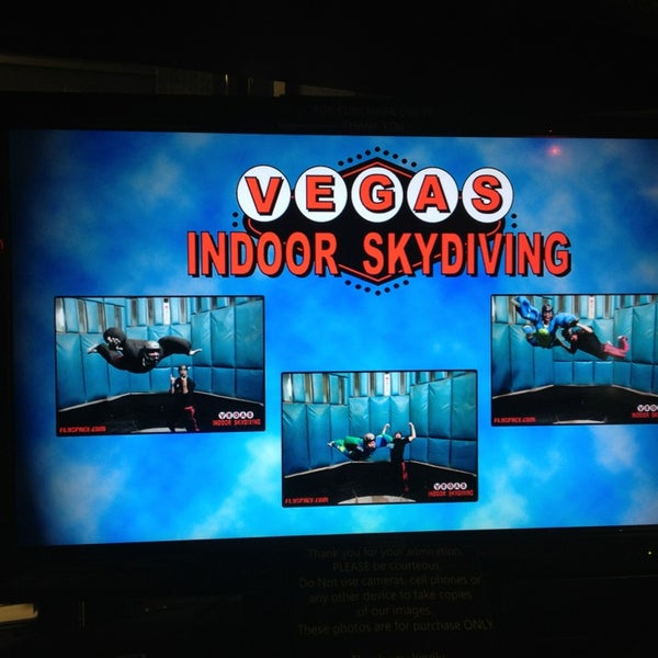 Снимок сделан в Vegas Indoor Skydiving пользователем Michio H. 1/8/2013