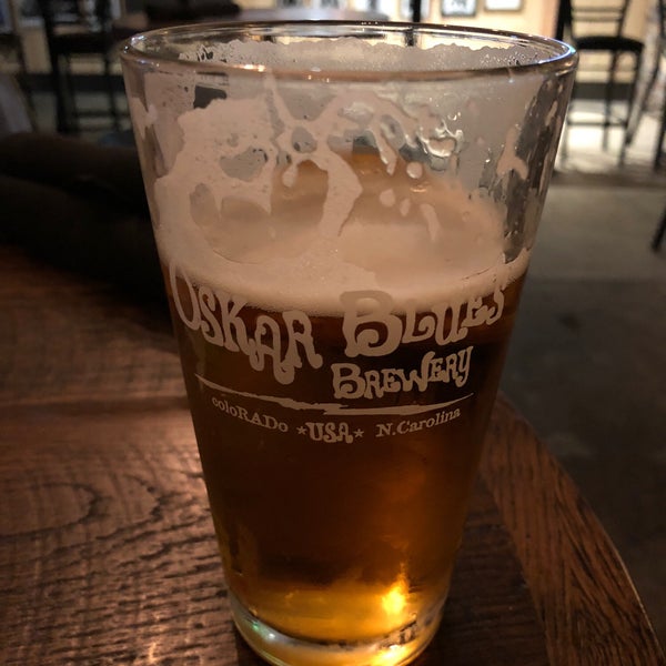 Photo taken at Oskar Blues Grill and Brew by Andy L. on 7/23/2018