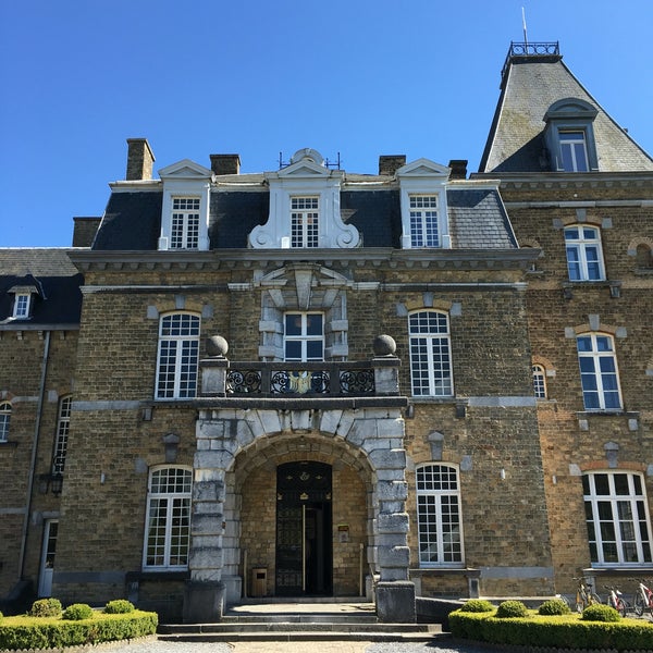 รูปภาพถ่ายที่ Château de la Poste โดย Johan L. เมื่อ 5/5/2016