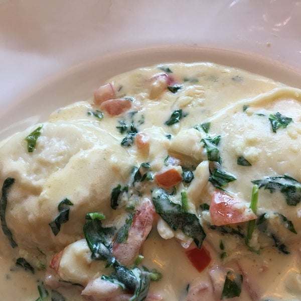 Ravioli with lump crabmeat and creamy sauce. Excellent staff, waiter polite and friendly, newlyweds well.congratulations!