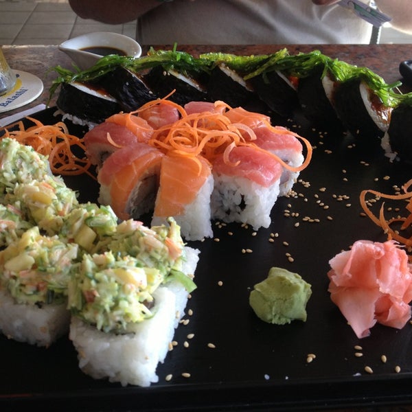 Foto tirada no(a) Sushi Ya por Andreina G. em 7/30/2013
