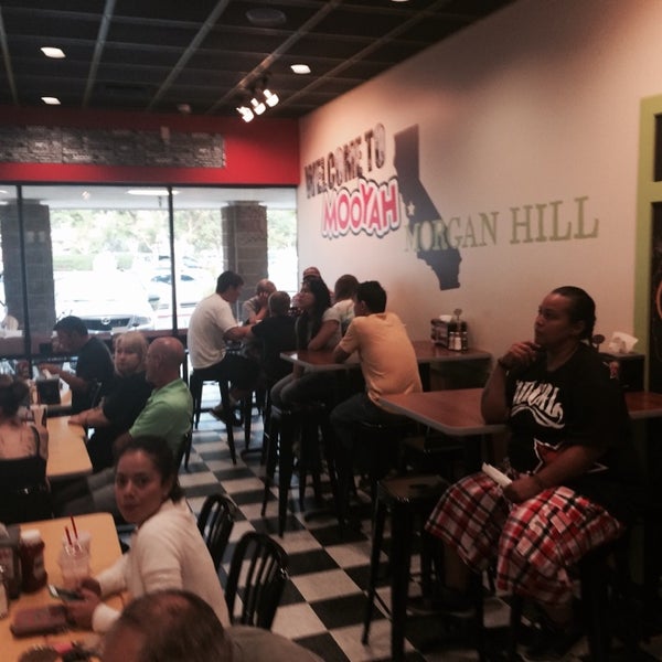 7/15/2014 tarihinde chris w.ziyaretçi tarafından MOOYAH Burgers, Fries &amp; Shakes'de çekilen fotoğraf