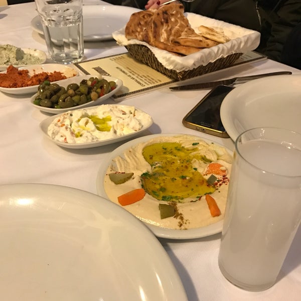 Das Foto wurde bei Antakya Restaurant von alper am 2/25/2017 aufgenommen