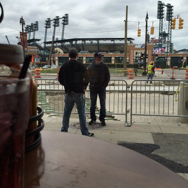 The State Bar & Grill Downtown Detroit 2101 Woodward Ave