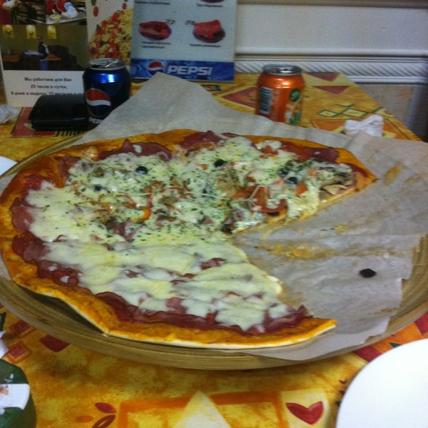 Пицца цезарь пипони. Пипони пицца южное измайлово. Пицца цезарь пипони. Мясная пицца пипони. Пипони пицца люберцы.