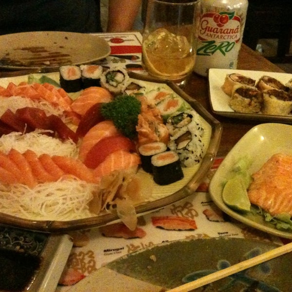 12/21/2012 tarihinde Camilaziyaretçi tarafından Sushi Mart'de çekilen fotoğraf