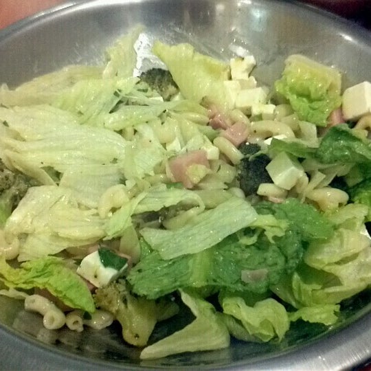 Foto tirada no(a) Salad &amp; Pasta por Vanessa M. em 11/22/2012