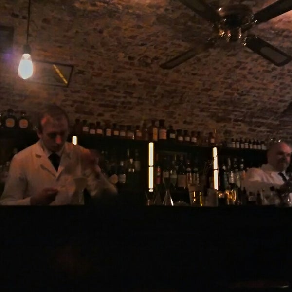Das Foto wurde bei Old Fashioned Cocktail &amp; Absinthe Bar von serge h. am 1/15/2015 aufgenommen
