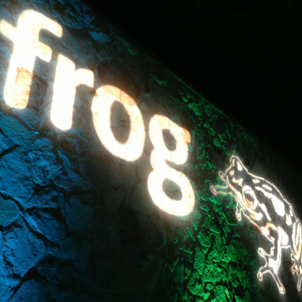 3/9/2013 tarihinde Andre M.ziyaretçi tarafından frog SXSW Interactive Opening Party'de çekilen fotoğraf