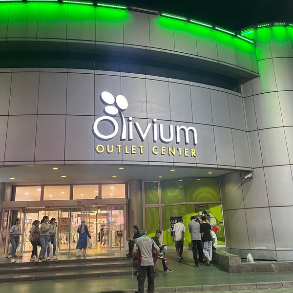 Foto scattata a Olivium Outlet Center da MaZLum il 10/1/2022
