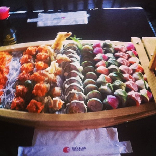 รูปภาพถ่ายที่ Sakura Sushi &amp; Bar โดย Sakura S. เมื่อ 2/17/2013