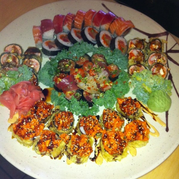 11/26/2012 tarihinde Sakura S.ziyaretçi tarafından Sakura Sushi &amp; Bar'de çekilen fotoğraf