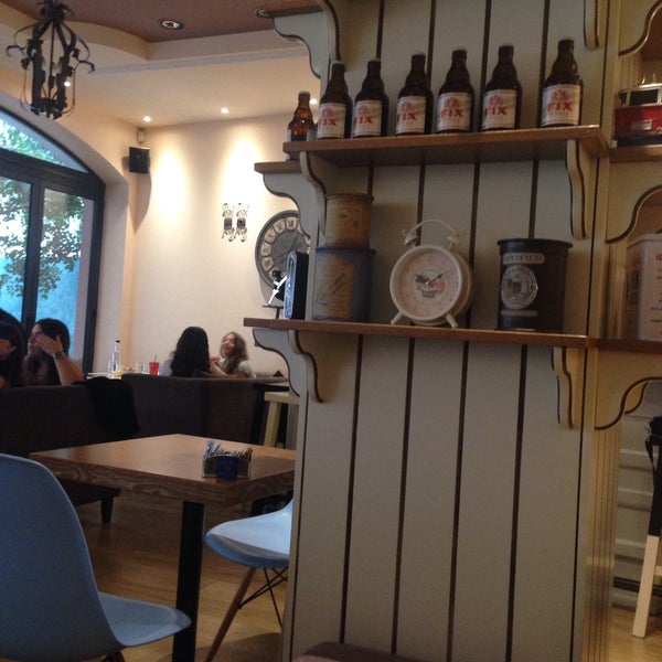 9/22/2015 tarihinde Maria C.ziyaretçi tarafından Biscotto Cafe'de çekilen fotoğraf