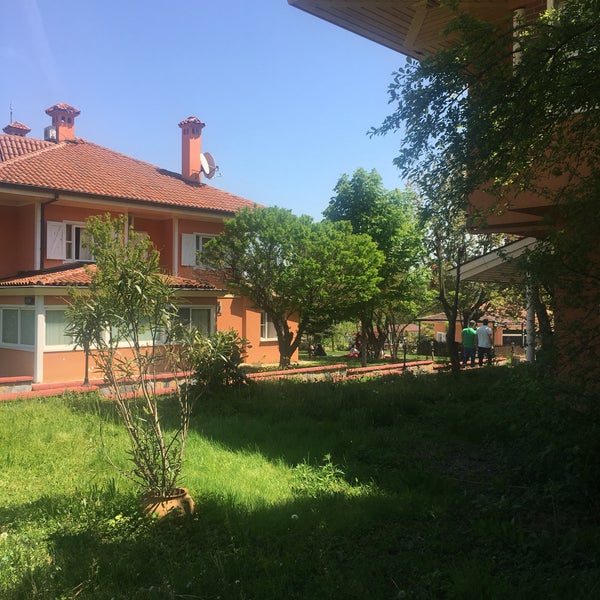 Das Foto wurde bei Polonezköy Miranda Garden von Özlem am 4/30/2017 aufgenommen