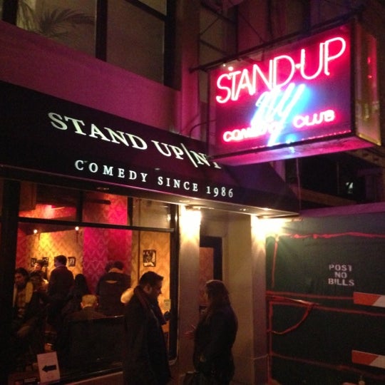 รูปภาพถ่ายที่ Stand Up NY โดย Vishnu P. เมื่อ 11/6/2012