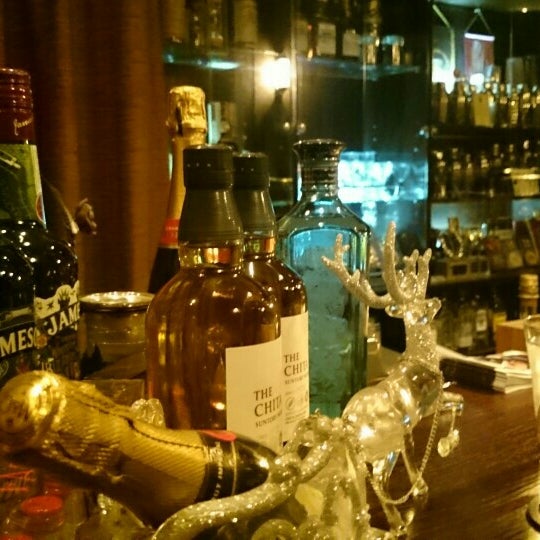 Барные стойки. Красивый бар. Виски в интерьере. Барная стойка. Bar c.