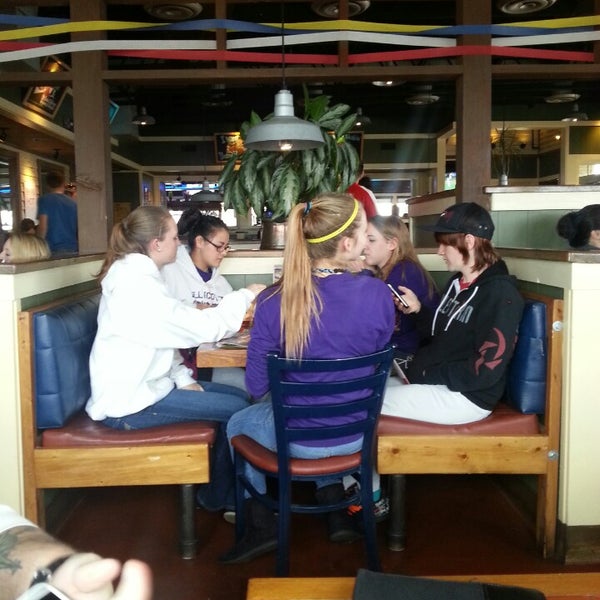 Photo taken at Chili&#39;s Grill &amp; Bar by Shana B. on 3/9/2013