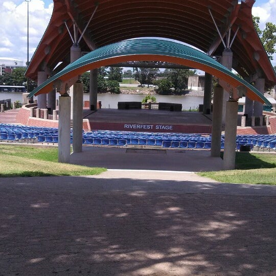 Riverfront Park 202 La Harpe Boulevard