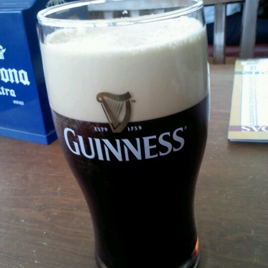 Foto tomada en Dublin Beer &amp; Bites  por Eduardo R. el 11/3/2012