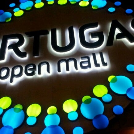10/6/2012にLu B.がTortugas Open Mallで撮った写真