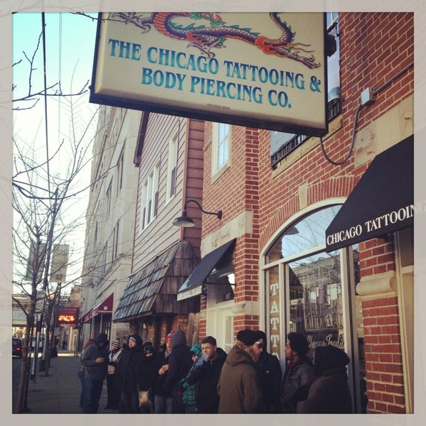 Foto tirada no(a) The Chicago Tattoo and Piercing Co. por Allison A. em 1/14/2013