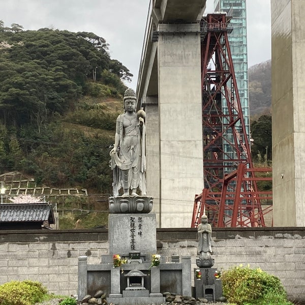 聖観世音菩薩 余部鉄橋列車転落事故慰霊碑 1 Dica 聖観世音菩薩 余部鉄橋列車転落事故慰霊碑 1 Dica