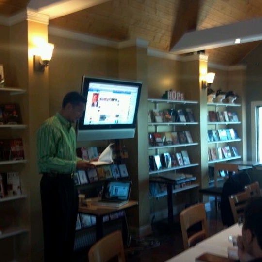 รูปภาพถ่ายที่ Cafe El Meson โดย Gerson G. เมื่อ 10/8/2011