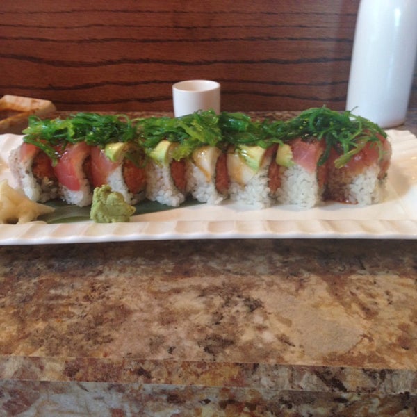 Foto diambil di Fancy Sushi and Grill oleh Daniel R. pada 4/23/2014