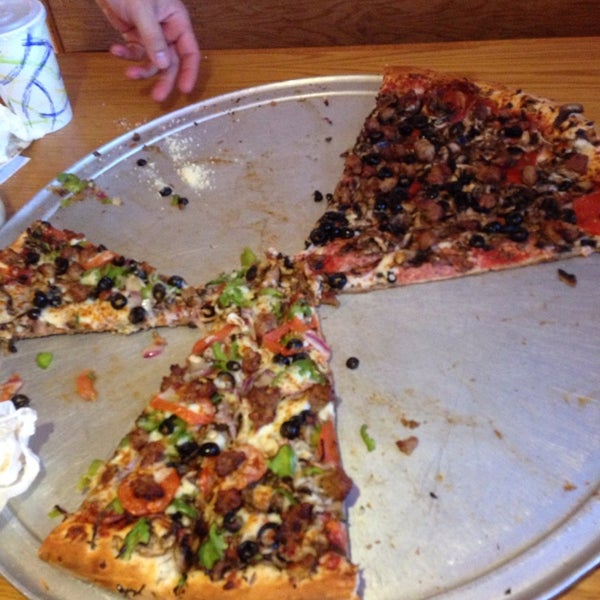 Rico's Pizza Pizzeria in North Sacramento