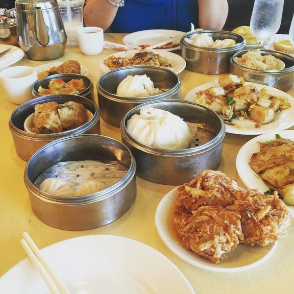 Foto scattata a Canton House Chinese Restaurant da Stan F. il 8/15/2015