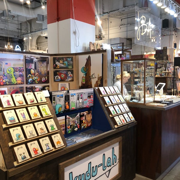 Photo taken at Artists and Fleas at Chelsea Market by JenKudu on 8/27/2018
