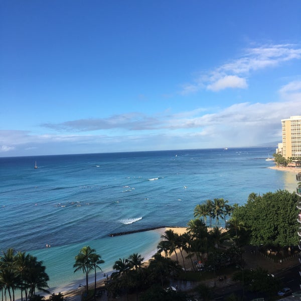 รูปภาพถ่ายที่ Pacific Beach Hotel Waikiki โดย Takumi O. เมื่อ 12/23/2016