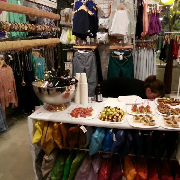 american apparel clothing