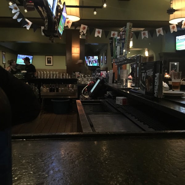 รูปภาพถ่ายที่ Bar Louie โดย MBQ V. เมื่อ 9/22/2016