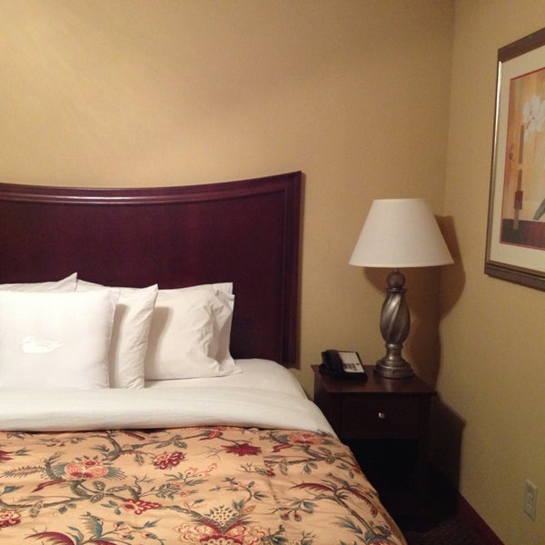 Foto diambil di Homewood Suites by Hilton oleh Eugenia pada 5/12/2013