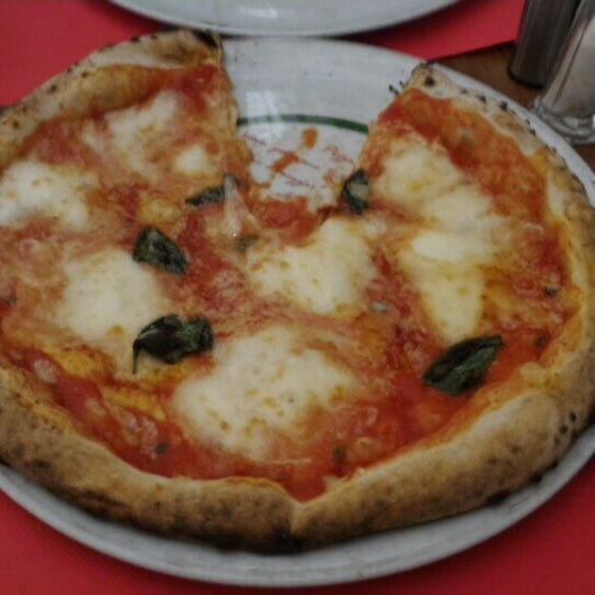 Photo taken at Pizzeria O&#39; Vesuvio Napoletana Forno Legna by Amirul A. on 5/25/2016
