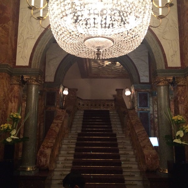 Photo taken at Hotel Russell by Park J. on 10/22/2015