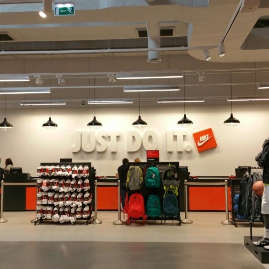 vila nike store