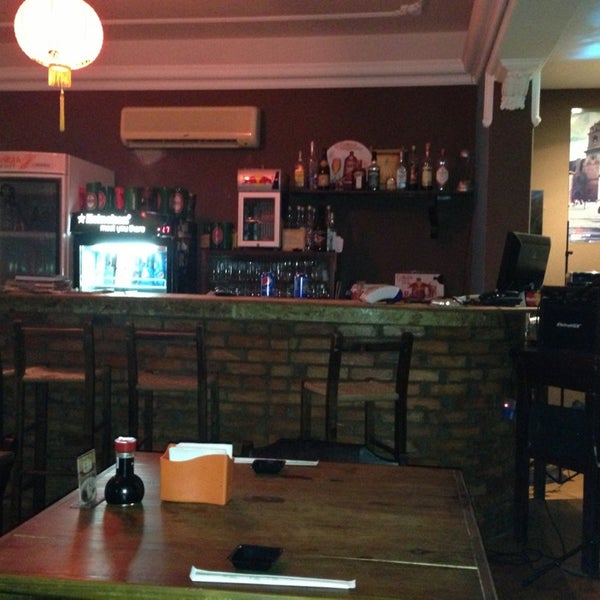Photo taken at Prefácio Lounge Bar &amp; Temakeria by F R. on 5/30/2014