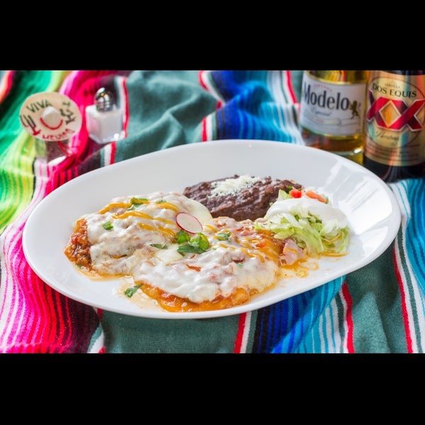 Снимок сделан в Quetzalcoatl Fine Mexican Cuisine and Bar пользователем Quetzalcoatl Fine Mexican Cuisine and Bar 6/19/2015