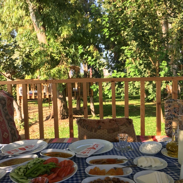 Foto diambil di Derin Bahçe Restaurant oleh Meral pada 8/13/2016
