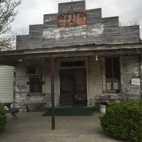 รูปที่ texas chainsaw massacre gas station โบราณสถาน ใน Bastrop