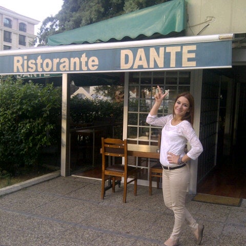 Das Foto wurde bei Cafe Ristorante Dante von Bşr A. am 10/27/2012 aufgenommen