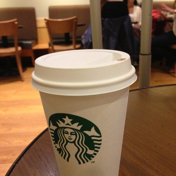Foto tirada no(a) Starbucks por Leandro em 7/6/2013