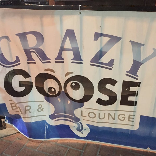 Foto tirada no(a) Crazy Goose Bar &amp; Lounge por Seth C. em 8/7/2016