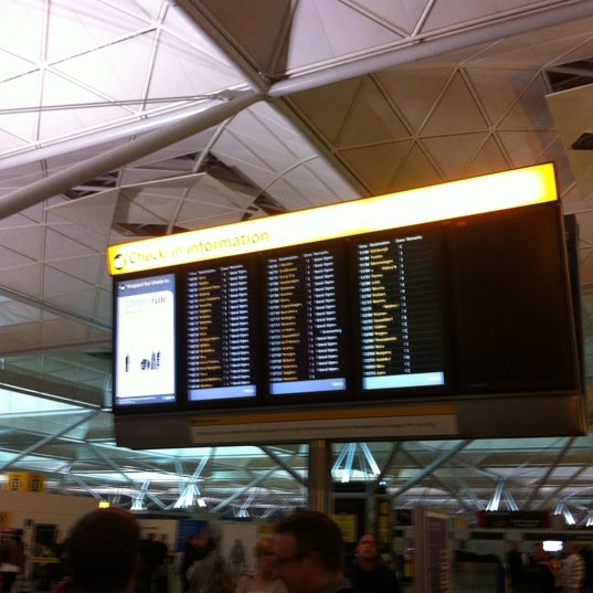 10/12/2012 tarihinde mark s.ziyaretçi tarafından London Stansted Airport (STN)'de çekilen fotoğraf