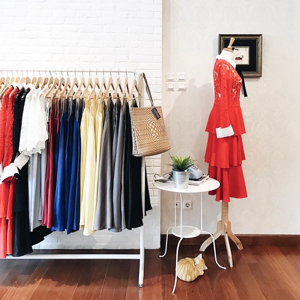 Find shop. Thrift. Snap.