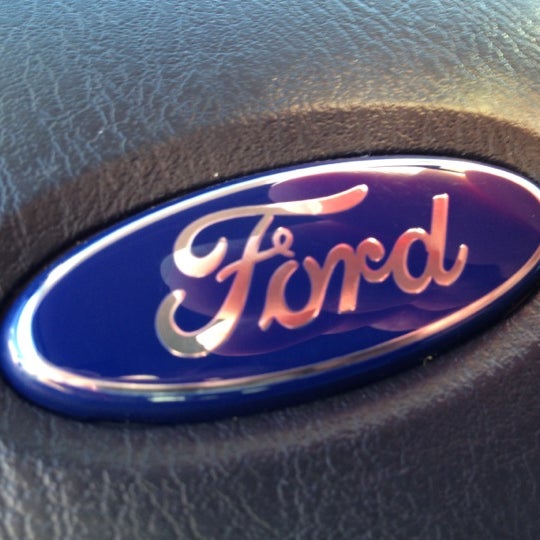 รูปภาพถ่ายที่ Harrold Ford โดย Leslie F. เมื่อ 11/1/2012