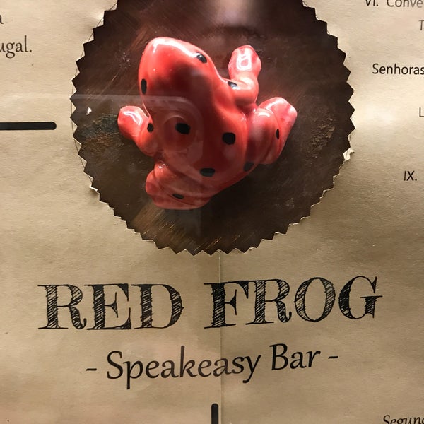 Foto tirada no(a) Red Frog Speakeasy Bar por Chick E. em 9/21/2017