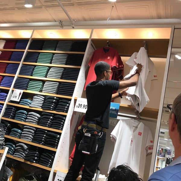 Photo taken at UNIQLO by Chick E. on 10/4/2018